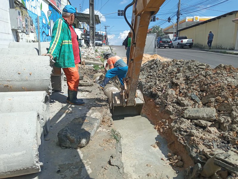 Prefeitura implanta nova rede de drenagem no conjunto Osvaldo Frota