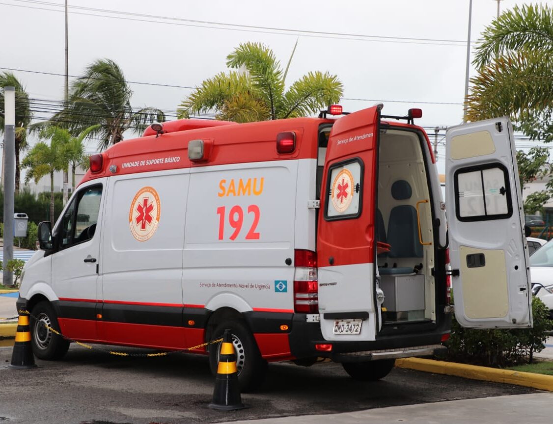 Ao tentar atravessar a Avenida idoso é atropelado e condutor foge