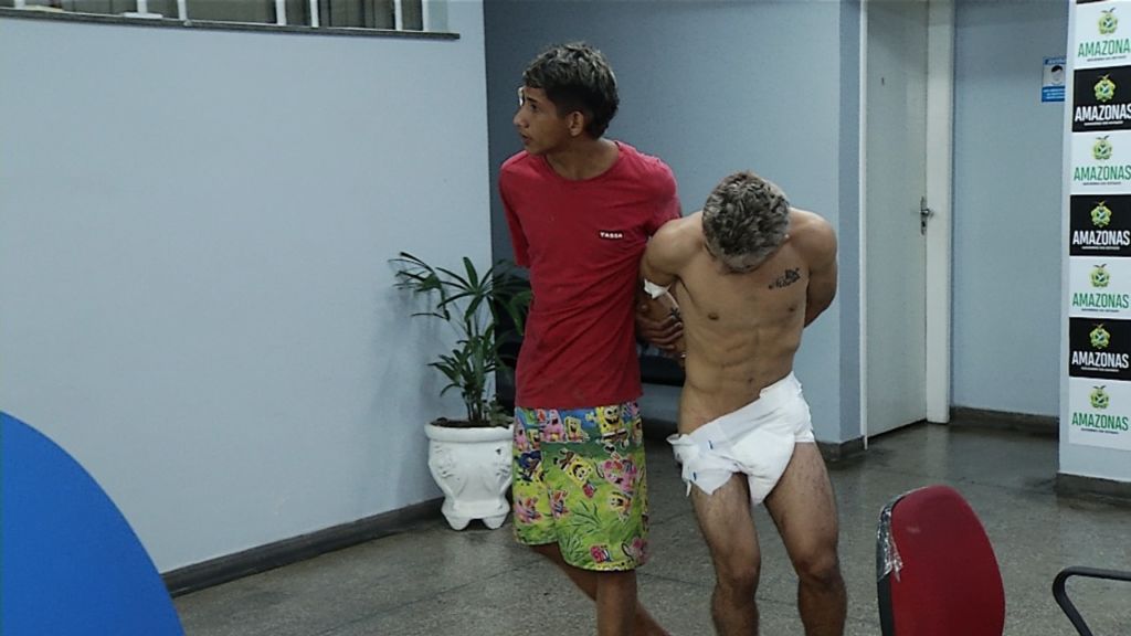 Dupla é presa após invadir casa de PM e apanhar da população
