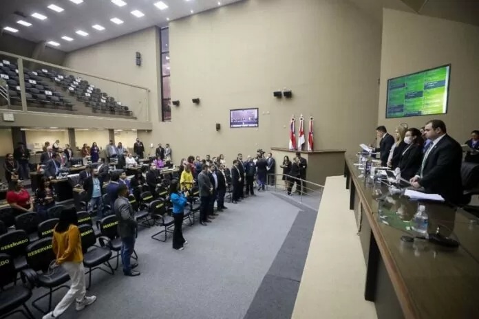 Lei que proíbe a instalação de ‘medidores aéreos’ é promulgada pela Aleam