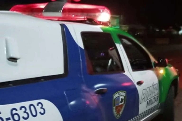 Dupla é baleada enquanto assistiam jogo do Flamengo em bar