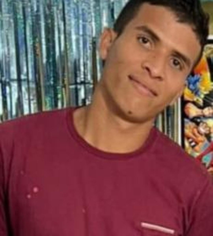 Jovem sai para nadar com amigos e desaparece durante travessia de rio