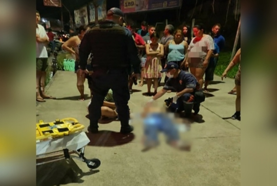 homem é assaltado dentro de carro
